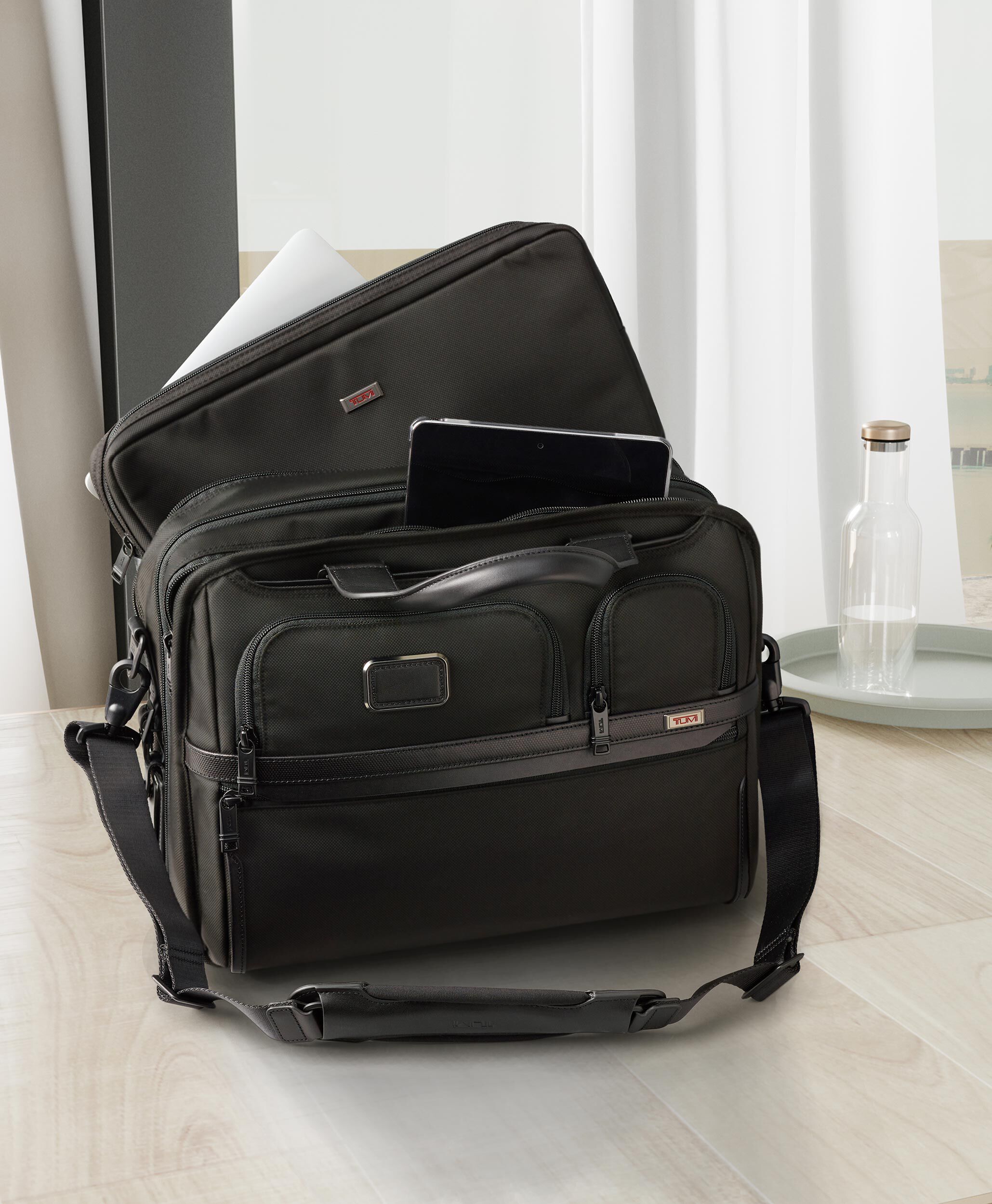 Tumi alpha sales 2 briefcase leather