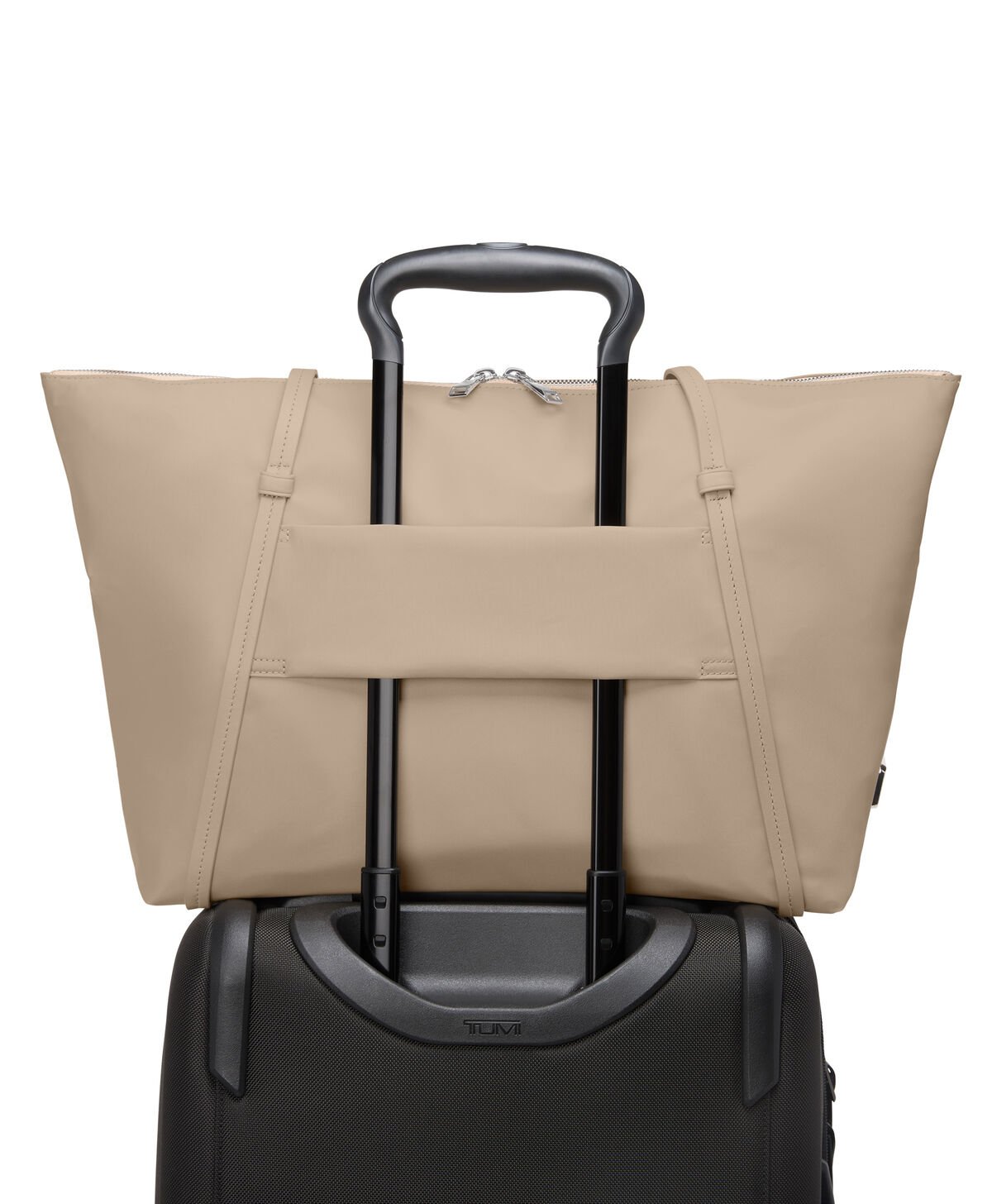 Voyageur Q Tote | TUMI Q Tote
