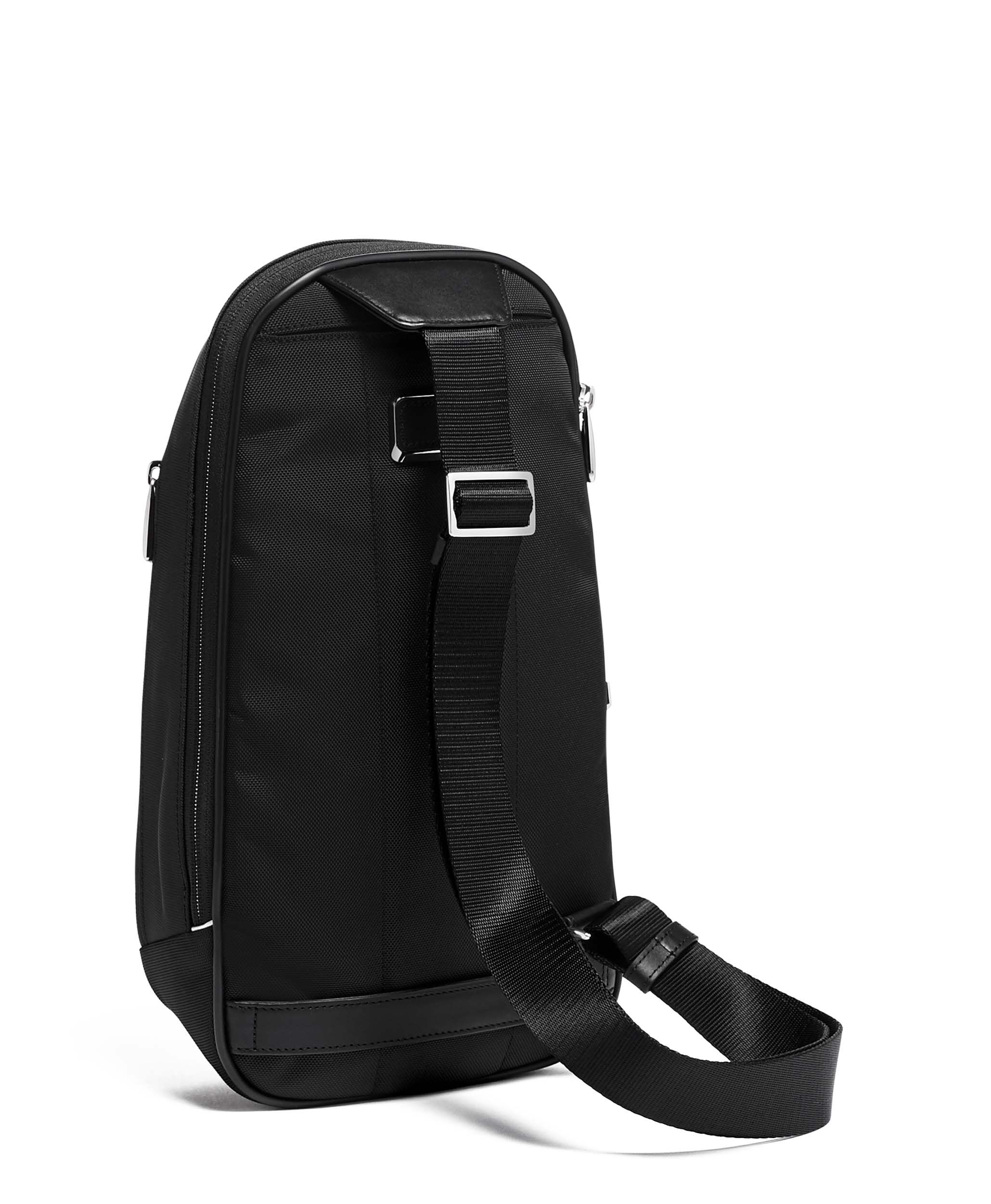 tumi arrive massena sling