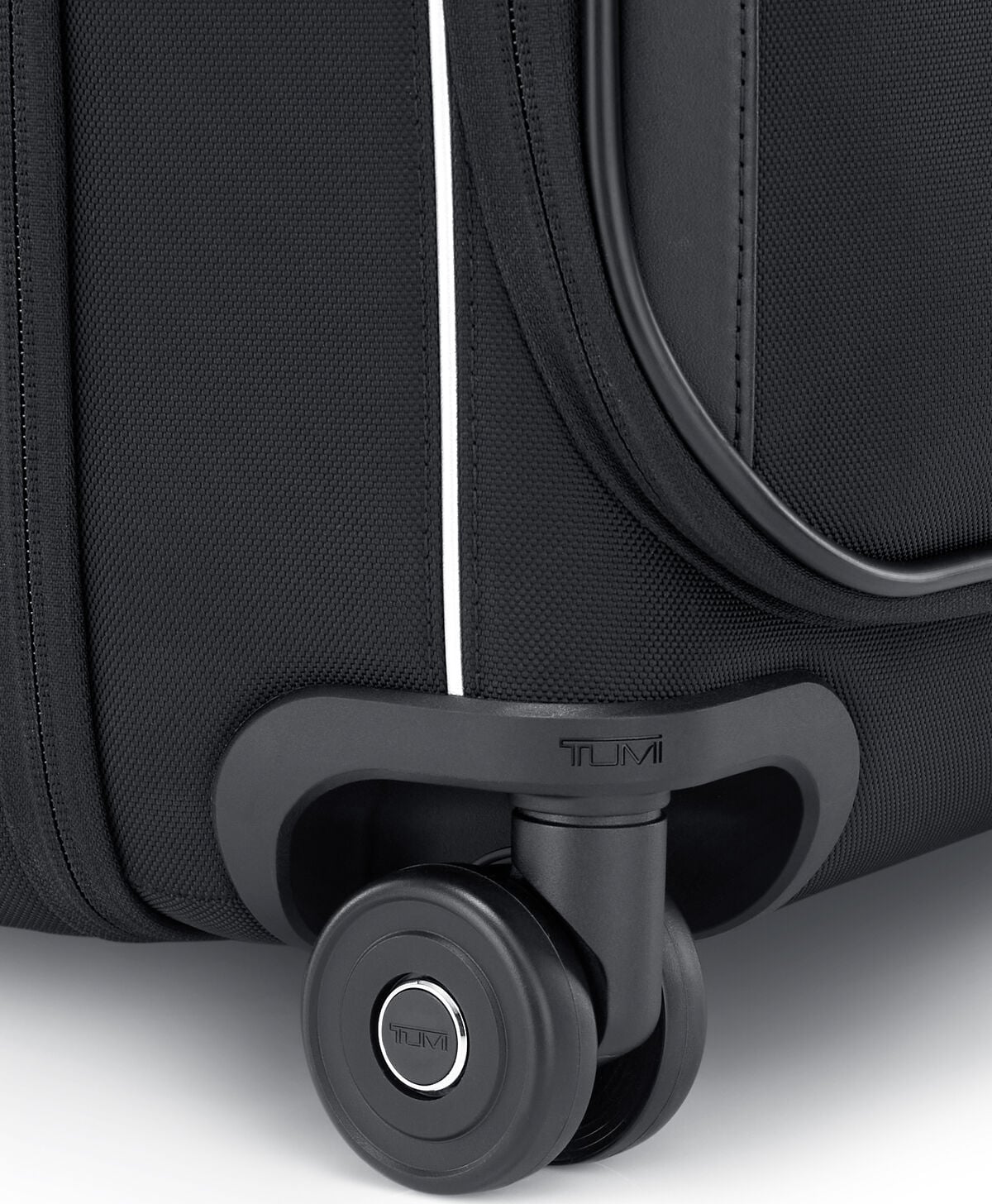 Arriv&eacute; Medium Dual Access Expandable Checked