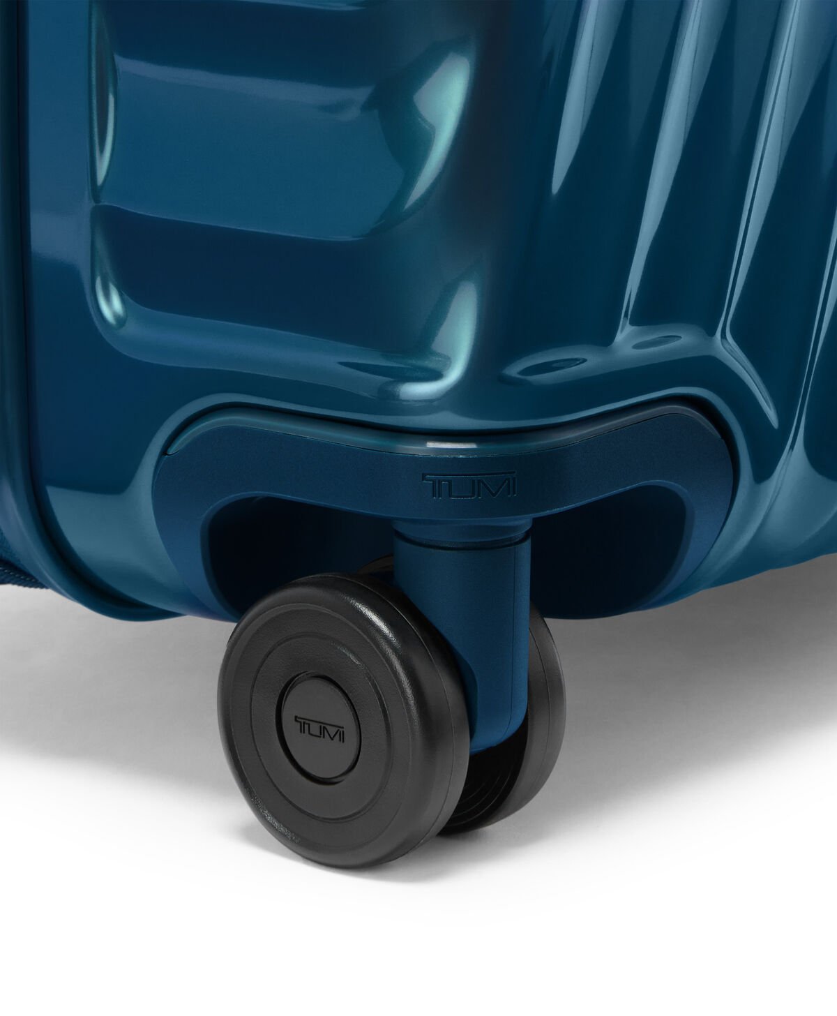 TUMI Extended Trip Expandable Checked Luggage 76 cm